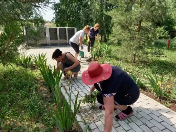 Кипецкие культработники провели акцию "Чистое уважение"